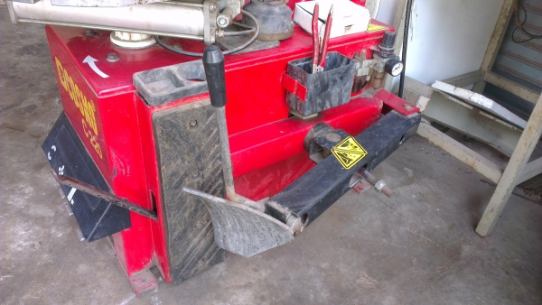 Sell> ขายเหมาเลิกกิจการ ร้านยาง เครื่องถอดยาง+เครื่องถ่วงล้อ+ตัวสตรีมความร้อน กำแพงแสน นครปฐมครับ