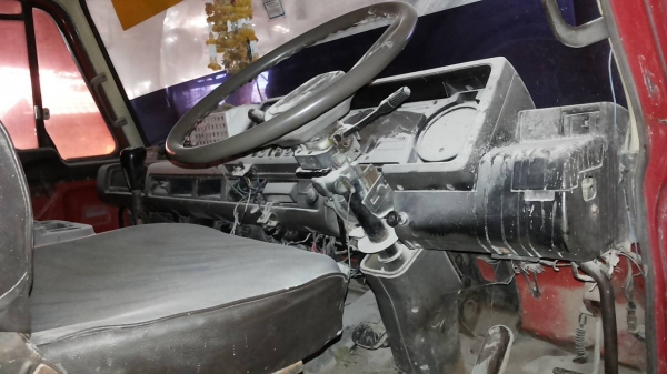 **950,000 บ.ต่อรอง*ขาย10ล้อ2เพลาหัวคัสซี NISSAN UD CWM430M อดีตรถโม่ปูน เครื่องเดิมเกียร์เดิม PE6 260HP เครื่องดีแน่นไม่เยิ้ม ช่วงล่างคัสซีดี หัวเก๋งดีมีสีกระเทาะบ้างภายในคอนโซลครบ เบรคทริฟฟี่ ยางดี6เส้นพอใช้4เส้น พร้อมเก็บงานให้ คัสซีกับหัวเก๋ง เอกสารครบ