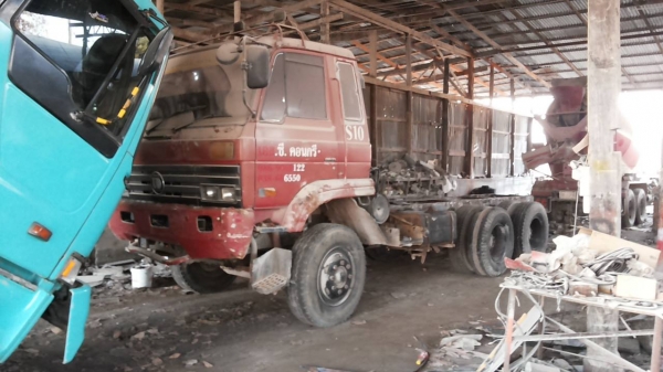 **950,000 บ.ต่อรอง*ขาย10ล้อ2เพลาหัวคัสซี NISSAN UD CWM430M อดีตรถโม่ปูน เครื่องเดิมเกียร์เดิม PE6 260HP เครื่องดีแน่นไม่เยิ้ม ช่วงล่างคัสซีดี หัวเก๋งดีมีสีกระเทาะบ้างภายในคอนโซลครบ เบรคทริฟฟี่ ยางดี6เส้นพอใช้4เส้น พร้อมเก็บงานให้ คัสซีกับหัวเก๋ง เอกสารครบ