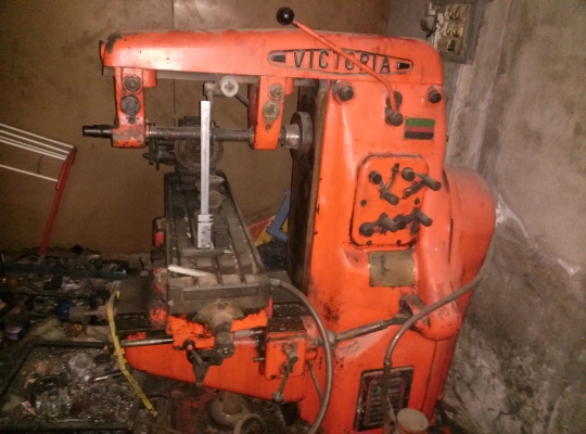 ขายครับขายเครื่องกัดเพลานอน (มีดกัดเดียว)ยี่ห้อ victoria ผลิตในประเทศอังกฤษ นำเข้าโดย บ.ว่องไววิทย์ เบอร์ 2