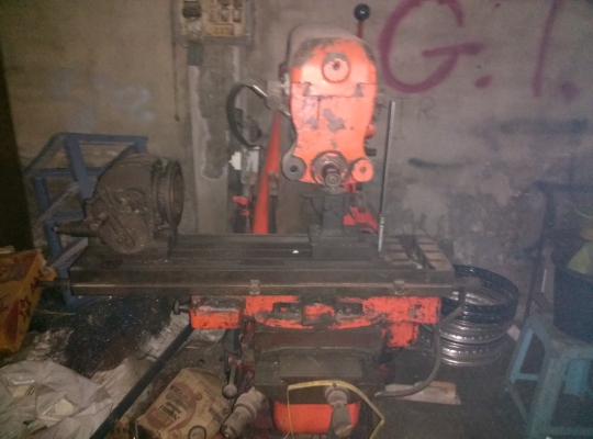 ขายครับขายเครื่องกัดเพลานอน (มีดกัดเดียว)ยี่ห้อ victoria ผลิตในประเทศอังกฤษ นำเข้าโดย บ.ว่องไววิทย์ เบอร์ 2