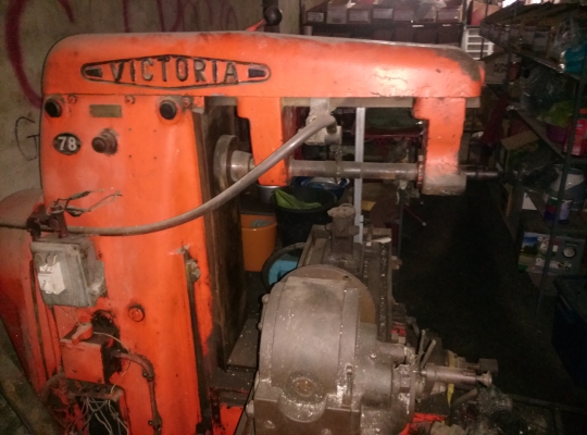 ขายครับขายเครื่องกัดเพลานอน (มีดกัดเดียว)ยี่ห้อ victoria ผลิตในประเทศอังกฤษ นำเข้าโดย บ.ว่องไววิทย์ เบอร์ 2