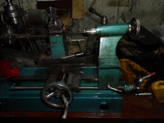 ขายครับขายเครื่องกลึง และเครื่องมิลลิ่งตั่งโต๊ะ สวิงผ่านรางได้ถึง 40 cm. กลึงเพลายันศูนย์ได้ประมาณ 40 cm. รูผ่านคอ 20 มม. มีชุดเจาะติดตั่งอยู่ที่หัวแท่นด้วย มอเตอร์ขนาด 1/2 HP ไฟ 220V สภาพสวย พร้อมใช้ 25000 บาท 0814583376 ช่างเอก มีบริการจัดส่งทั่วประเทศ