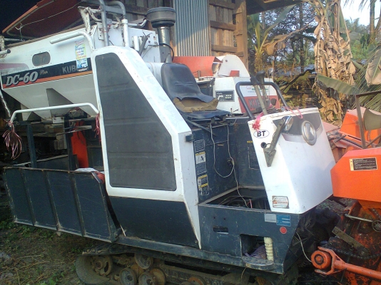 ขายรถเกี่ยว คูโบต้า DC 60 สภาพพร้อมใช้งาน ซ่อมนิดหน่อย