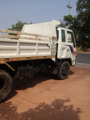 ขาย อีซูซุ ล็อคกี้ 165 ยาง 9 รถพร้อมใช้งาน ทะเบียนแจ้งจอด เครื่องดี คัซซีสวย ราคาต่อรองได้ครับ