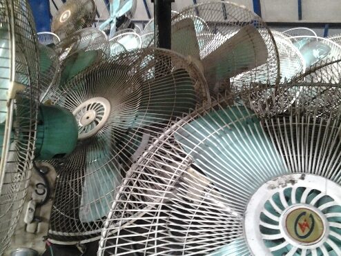 ขายพัดลมโรงงาน28นิ้วตามสภาพถูกๆจำนวน60ตัวขาย950-1100สนใจ0853647170