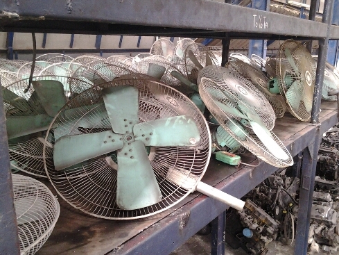 ขายพัดลมโรงงาน28นิ้วตามสภาพถูกๆจำนวน60ตัวขาย950-1100สนใจ0853647170