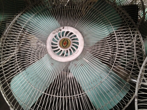 ขายพัดลมโรงงาน28นิ้วตามสภาพถูกๆจำนวน60ตัวขาย950-1100สนใจ0853647170