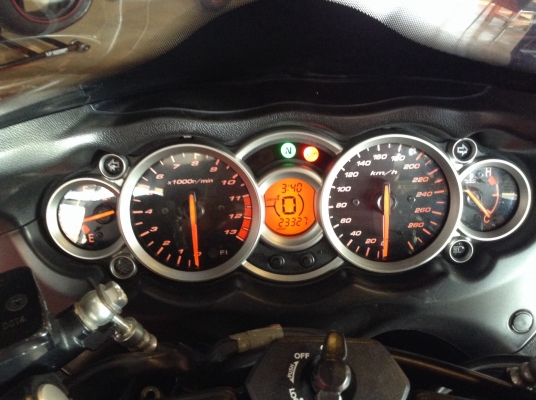 ธารนนทบุรี//ขาย suzuki hayabuza ปี2009 สวยๆของแต่งพอมี ราคา390,000บาท อินวอยท์+ส.พ.มแท้