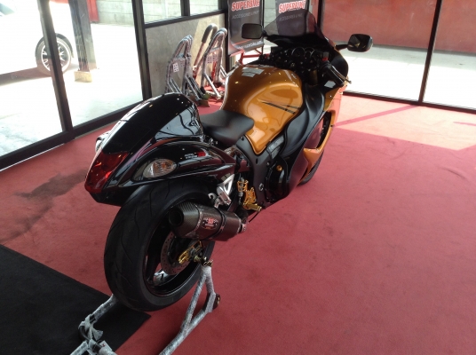 ธารนนทบุรี//ขาย suzuki hayabuza ปี2009 สวยๆของแต่งพอมี ราคา390,000บาท อินวอยท์+ส.พ.มแท้