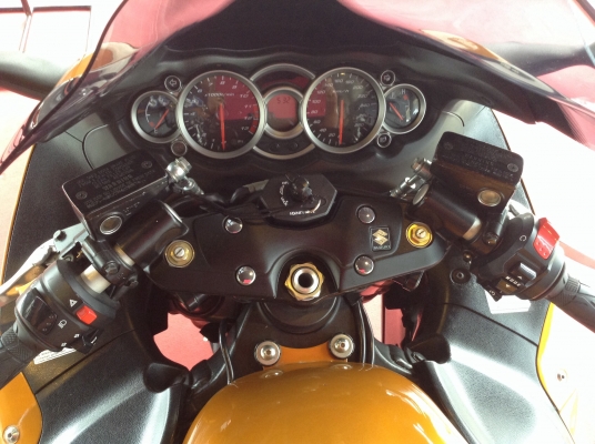 ธารนนทบุรี//ขาย suzuki hayabuza ปี2009 สวยๆของแต่งพอมี ราคา390,000บาท อินวอยท์+ส.พ.มแท้