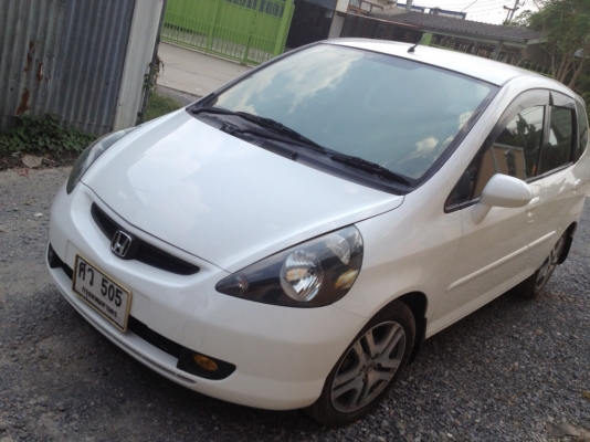 ขาย JAZZ '05 I-DSI สีขาว สภาพเยี่ยมใช้น้อย เจ้าของไปเรียนต่างประเทศ ขาย JAZZ '05 I-DSI สีขาว สภาพเยี่ยมใช้น้อย เจ้าของไปเรียนต่างประเทศ