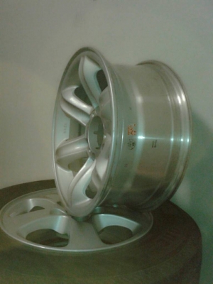 แม็กซ์อีซุซุ16แท้(ลายเล็บเหยียว)สภาพเดิมๆไม่มีเบียดไม่มีซ่อม