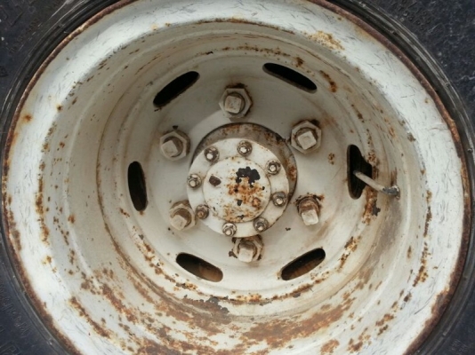 รถอีซูซุ 6 ล้อ บรรทุกน้ำมัน เปลื่ยนเครื่อง 110 แรงม้า. สนใจติดต่อ 081 - 6079515 รถอีซูซุ 6 ล้อ บรรทุกน้ำมัน เปลื่ยนเครื่อง 110 แรงม้า. สนใจติดต่อ 081 - 6079515