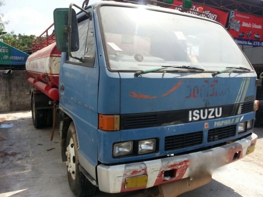 รถอีซูซุ 6 ล้อ บรรทุกน้ำมัน เปลื่ยนเครื่อง 110 แรงม้า.  สนใจติดต่อ 081 - 6079515