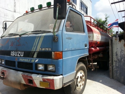 รถอีซูซุ 6 ล้อ บรรทุกน้ำมัน เปลื่ยนเครื่อง 110 แรงม้า. สนใจติดต่อ 081 - 6079515 รถอีซูซุ 6 ล้อ บรรทุกน้ำมัน เปลื่ยนเครื่อง 110 แรงม้า. สนใจติดต่อ 081 - 6079515