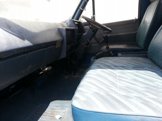 รถอีซูซุ 6 ล้อ บรรทุกน้ำมัน เปลื่ยนเครื่อง 110 แรงม้า. สนใจติดต่อ 081 - 6079515 รถอีซูซุ 6 ล้อ บรรทุกน้ำมัน เปลื่ยนเครื่อง 110 แรงม้า. สนใจติดต่อ 081 - 6079515