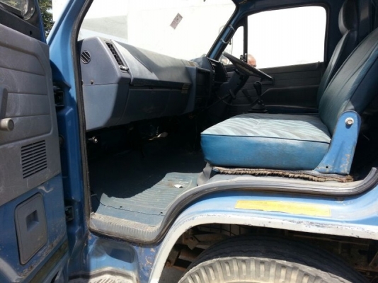 รถอีซูซุ 6 ล้อ บรรทุกน้ำมัน เปลื่ยนเครื่อง 110 แรงม้า. สนใจติดต่อ 081 - 6079515 รถอีซูซุ 6 ล้อ บรรทุกน้ำมัน เปลื่ยนเครื่อง 110 แรงม้า. สนใจติดต่อ 081 - 6079515