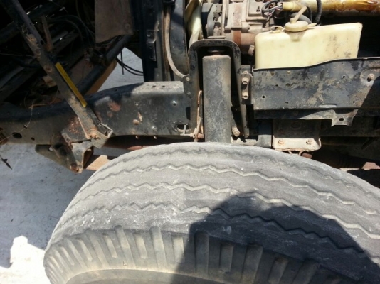 รถอีซูซุ 6 ล้อ บรรทุกน้ำมัน เปลื่ยนเครื่อง 110 แรงม้า. สนใจติดต่อ 081 - 6079515 รถอีซูซุ 6 ล้อ บรรทุกน้ำมัน เปลื่ยนเครื่อง 110 แรงม้า. สนใจติดต่อ 081 - 6079515