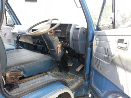 รถอีซูซุ 6 ล้อ บรรทุกน้ำมัน เปลื่ยนเครื่อง 110 แรงม้า. สนใจติดต่อ 081 - 6079515 รถอีซูซุ 6 ล้อ บรรทุกน้ำมัน เปลื่ยนเครื่อง 110 แรงม้า. สนใจติดต่อ 081 - 6079515