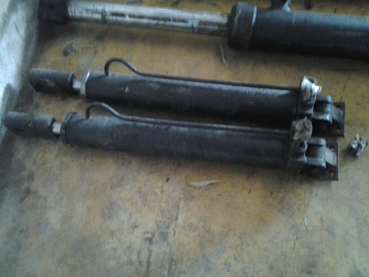 ขาย กระบอกไฮโดลิค ประครองโม่ 1,600 บาท ต่อตัน