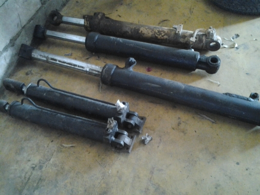 ขาย กระบอกไฮโดลิค ประครองโม่ 1,600 บาท ต่อตัน