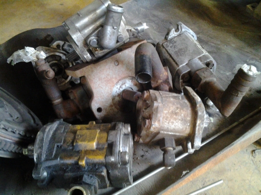 ขาย ปั๊มไฮโดลิค 3 - 5 ตัน ลูกละ 2,500 บาท