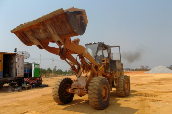 ขายด่วนรถตักล้อยางKOMATSUWA380-1เก่านอกนําเขัา