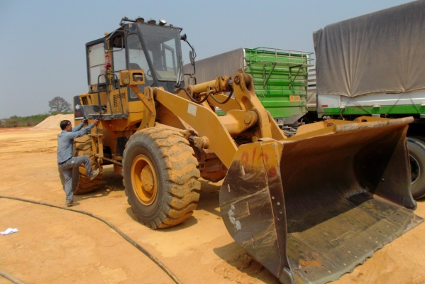 ขายด่วนรถตักล้อยางKOMATSUWA380-1เก่านอกนําเขัา