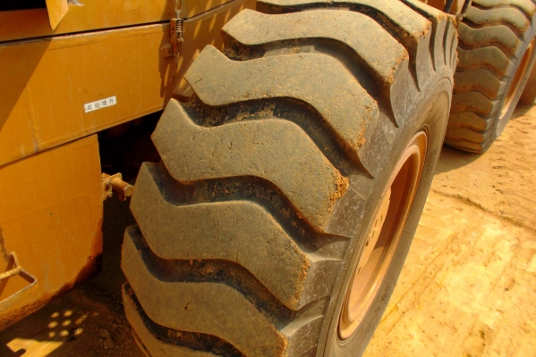 ขายด่วนรถตักล้อยางKOMATSUWA380-1เก่านอกนําเขัา