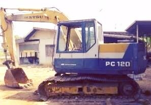 **550,000 บ.ต่อรอง**ขาย แบคโฮ komatsu pc120-5 เครื่อง4bd1 ปั้มเดิม เอวดีทำงานดี ช่วงล่าง70\% โซ่ บูท ใบแทรก ดี บอดี้สวยบูมอาร์มไม่มีปะ พร้อมใช้ พร้อมลุยงาน เอกสารสัญญาซื้อขาย ราคาต่อรองได้เด้อ พี่น้องครับ