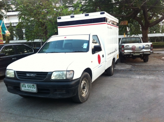 ขาย ISUZU  หัวเดียว ตู้เเห้ง ปี99 เครื่องเดิม 2500 เครื่องดี คัสซีสวย ภายในเรียบร้อย แอร์เย็น เอกสารครบ ** 129.000 **