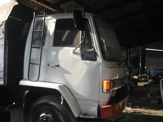 ดั้มท์  เครื่อง oz 195 แรง  2 เพลา 800000 บาท