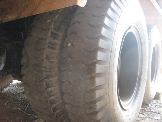 ดั้มท์  เครื่อง oz 195 แรง  2 เพลา 800000 บาท