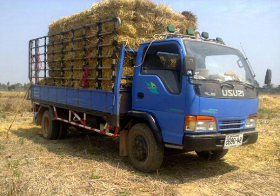 ท่านใดว่างมาก่อนเลยครับ(ไม่ผิดหวังแน่นอน)เครื่องดี แน่นๆ(ไม่มีไอ)แซสซีสวยๆ สวยมากๆ สวยตลอดเส้น กระจกไฟฟ้า พวงมาลัยพาวเวอร์ แอร์  รถสวยจัดพร้อมโอน ทันทีพร้อมใช้งานทันทีไม่ต้องทำอ