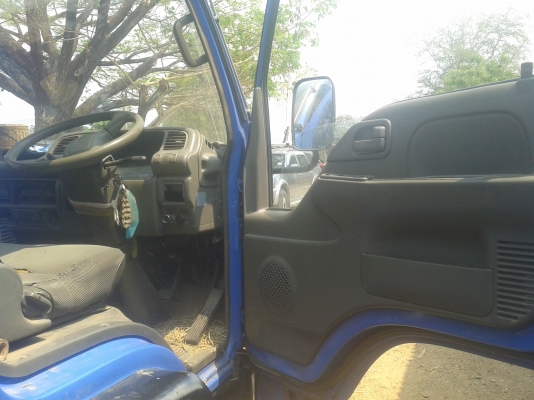 ท่านใดว่างมาก่อนเลยครับ(ไม่ผิดหวังแน่นอน)เครื่องดี แน่นๆ(ไม่มีไอ)แซสซีสวยๆ สวยมากๆ สวยตลอดเส้น กระจกไฟฟ้า พวงมาลัยพาวเวอร์ แอร์  รถสวยจัดพร้อมโอน ทันทีพร้อมใช้งานทันทีไม่ต้องทำอ