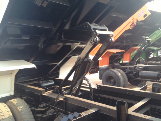 ไม่แพงแน่นอน ครับ mitsubishi  6 ล้อยาง900 เครื่อง 185 แรง กระบะยาว 3.80 เมตร ทำใหม่ทั้งคัน คุ้มครับ