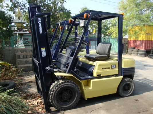 +++ขายโฟล์คลิฟท์  KOMATSU FD25-11  เครื่องยนต์ดีเซล  เกียร์ธรรมดา  เสา 3 เมตร  งา 1,070  มม.  ยางลม  4 ล้อ  ***ปรับปรุงสภาพแล้ว  สภาพดี  พร้อมใช้  ราคาพิเศษ  รายละเอียดคุยได้ครับ ***