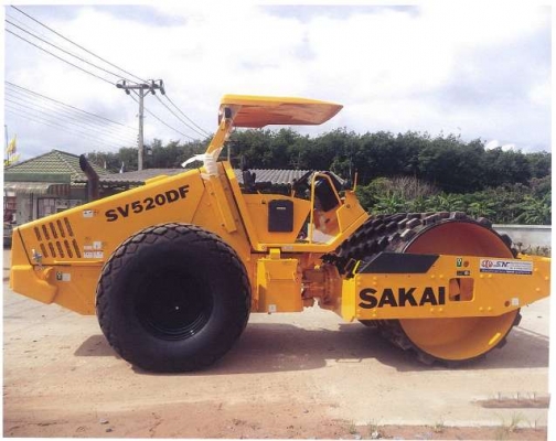 รถบดถนนสั่นสะเทือนล้อหนามหุ้มเรียบ SAKAI รุ่น SV520DF