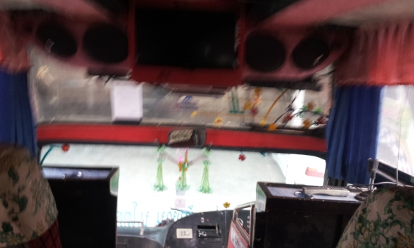 ขายรถทัวร์ พัดลมยาว 12 ม สภาพพร้อมวิ่ง ยางใหม่ เครื่องดี นิสสันท่อออม เครื่องกลาง เบรคแห้ง  ภายในสวย ราคา500000 สนใจโทรต่อรองราคาได้ครับ โทร 0883450391-0898495511