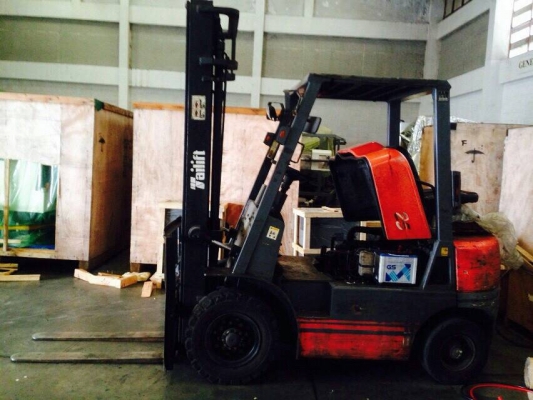 ฝากขาย รถยกราคาถูกๆ น้ำหนักยก 2.5 ตัน เสาสูง 4 เมตร เครื่องดีเซล เกียร์ออโต้