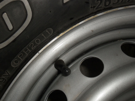 ล้อกะทะ 16นิ้ว 6รู พร้อมยาง265/70R16ปี11 สวยๆ 4 ล้อ ราคา 4800 บาท ล้อกะทะ 16นิ้ว 6รู พร้อมยาง265/70R16ปี11 สวยๆ 4 ล้อ ราคา 4800 บาท