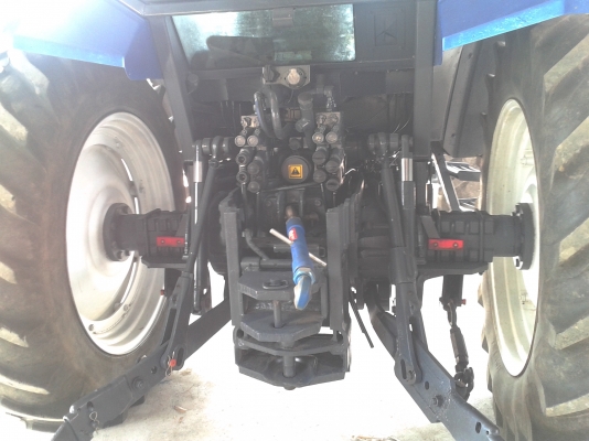 ขายรถไถฟอร์ด  FORD  NEWHOLLAND  8340  4WD