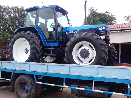 ขายรถไถฟอร์ด  FORD  NEWHOLLAND  8340  4WD