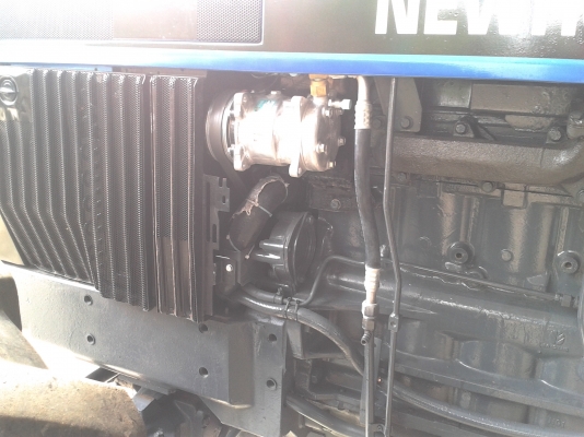 ขายรถไถฟอร์ด  FORD  NEWHOLLAND  8340  4WD