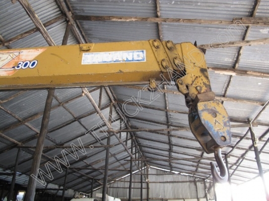 รถบรรทุก 6 ล้อติดเครน ยี่ห้อ HINO 121 แรงม้า