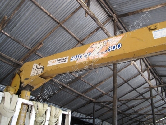 รถบรรทุก 6 ล้อติดเครน ยี่ห้อ HINO 121 แรงม้า