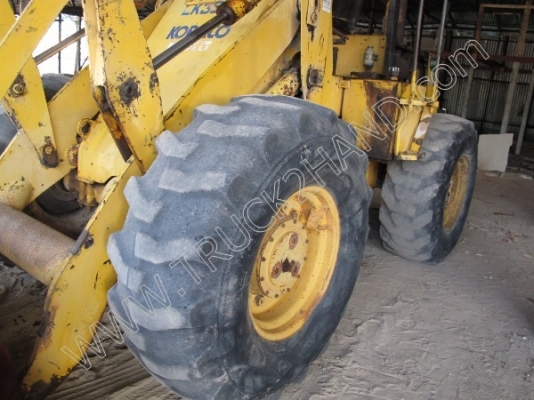 รถตักล้อยาง  ยี่ห้อ KOBELCO  LK300A