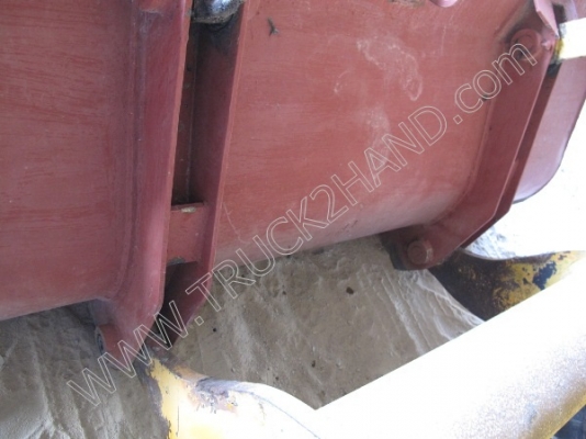 รถตักล้อยาง  ยี่ห้อ KOBELCO  LK300A