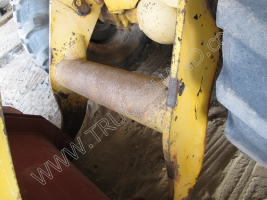 รถตักล้อยาง  ยี่ห้อ KOBELCO  LK300A